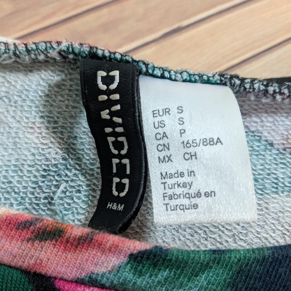 Divided Floral Rose Print Pullover - Picture 5 of 5